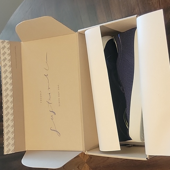 Brand New ROTHY’S The Lace Up in Navy - Picture 6 of 6